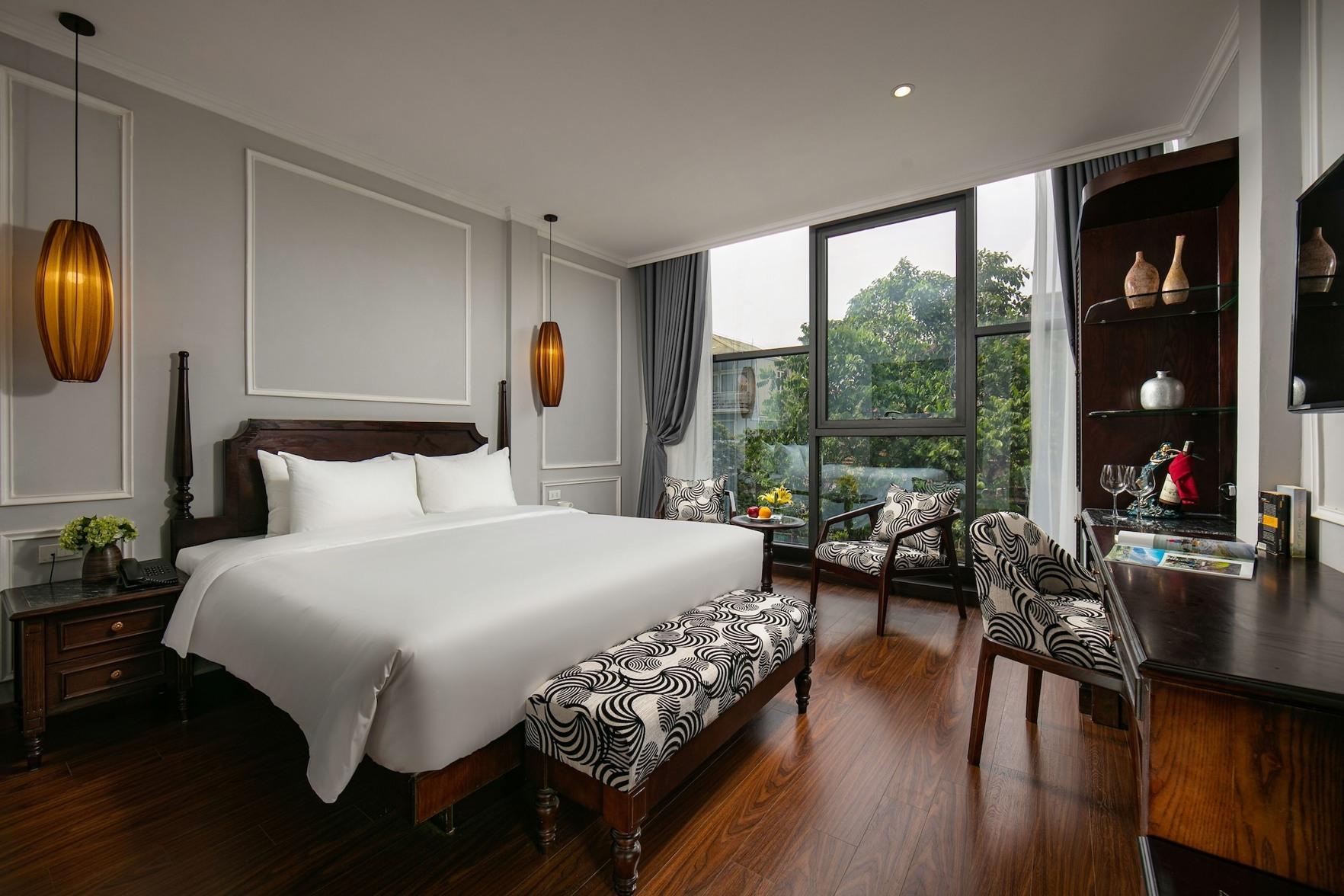 Senior, Double Bed, City View