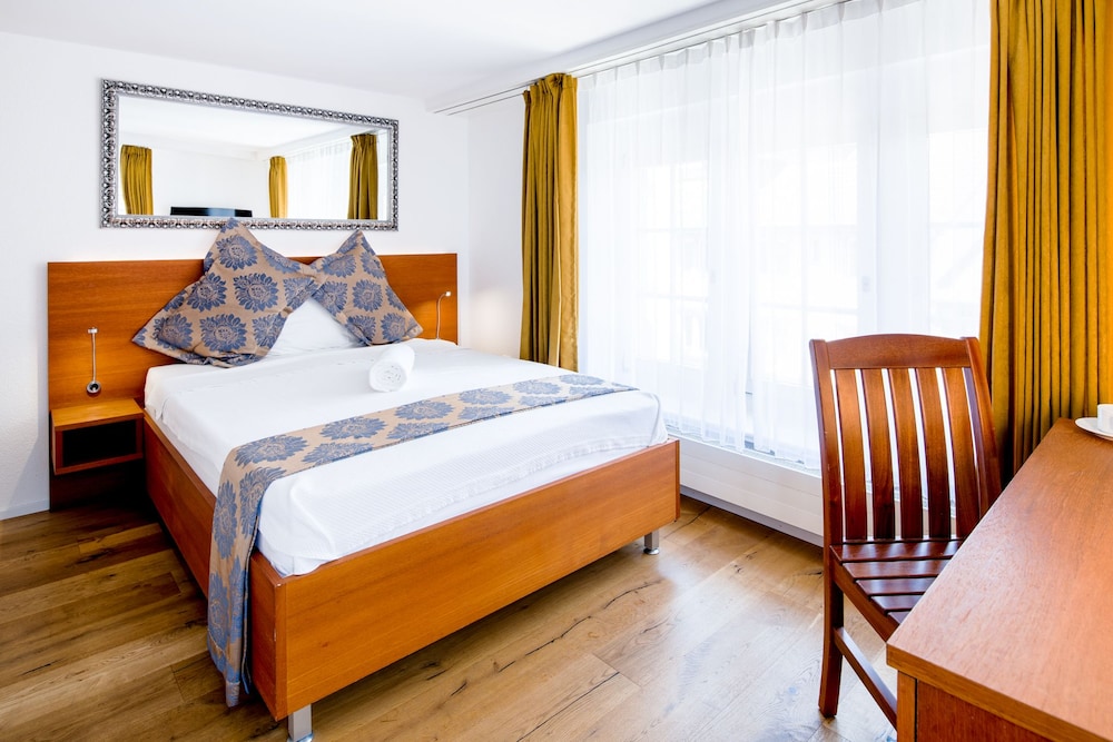 Hotel Old Town 9/25