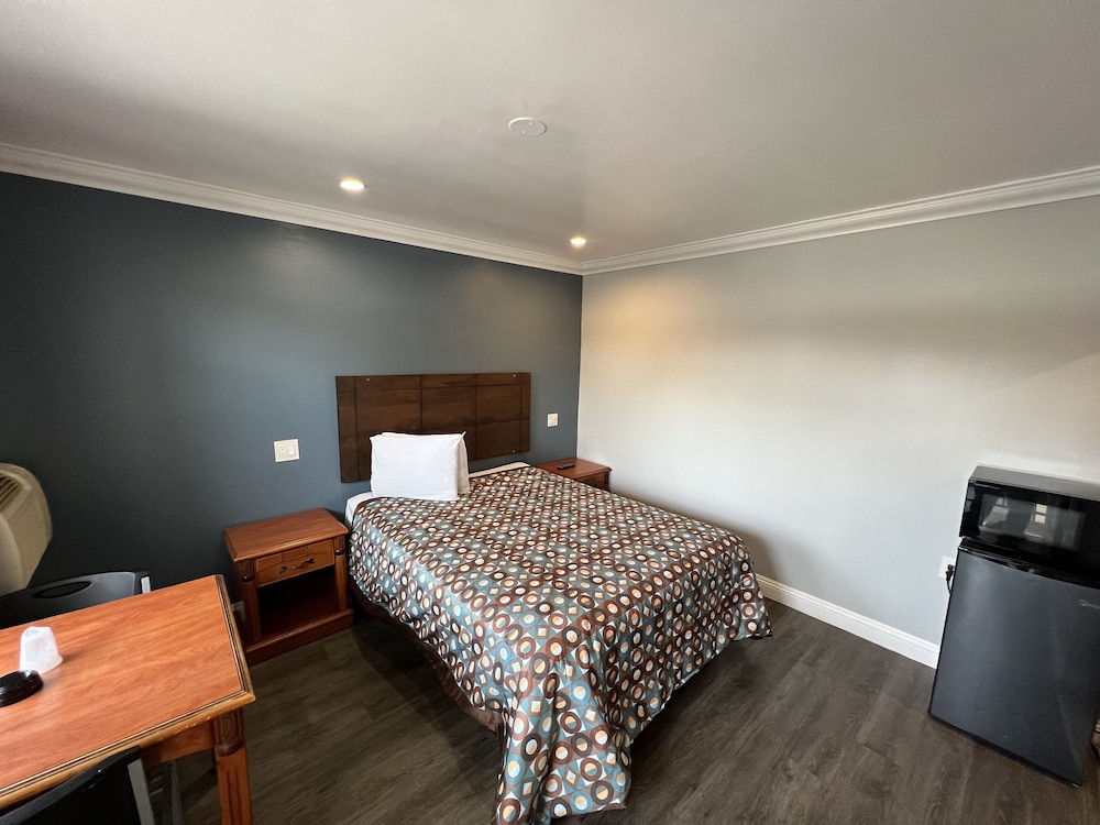 SOFI MOTEL 9/20