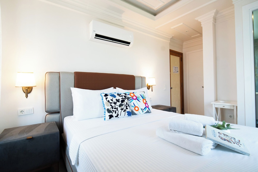 DELUXE, DOUBLE BED