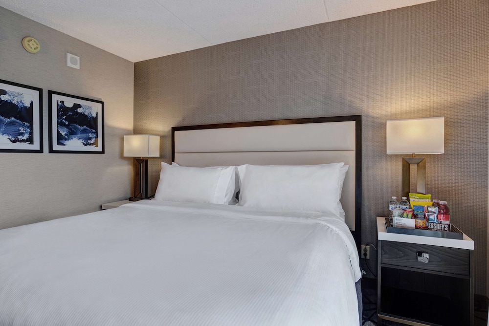 Embassy Suites by Hilton Seattle Bellevue 18/76