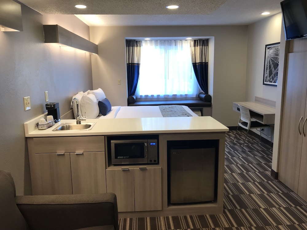 Microtel Inn Suites By Wyndham Atlanta Buckhead Area 13/24