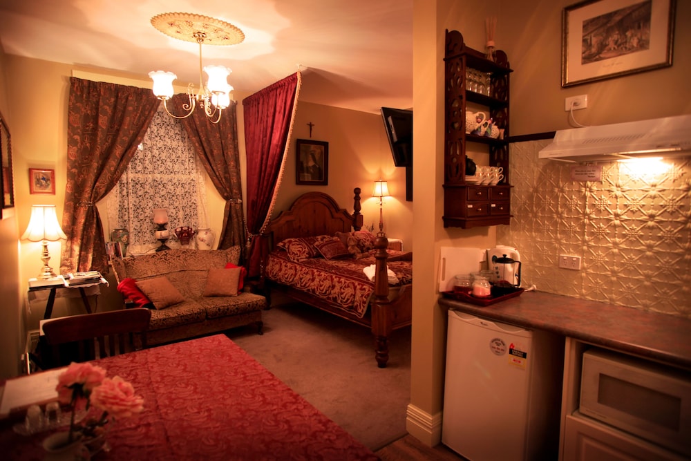 BLAKES MANOR DELORAINE 48/69