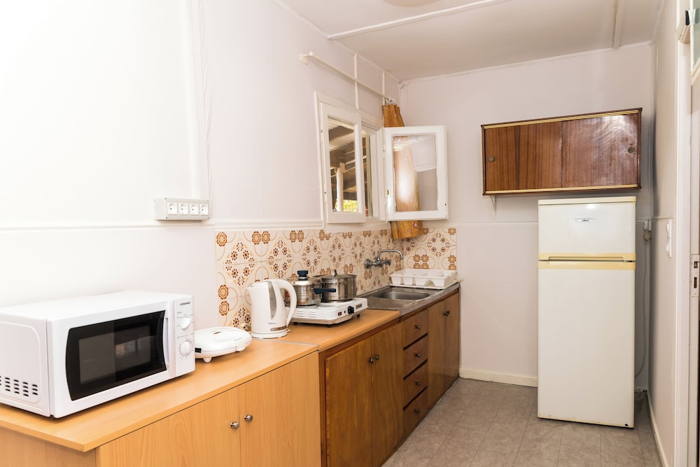 Roussas Studios and Apartments 38/41