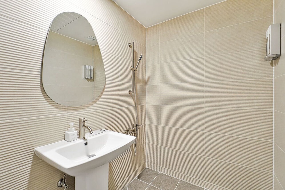 Gyeongju Hotel Gonggan 50/50