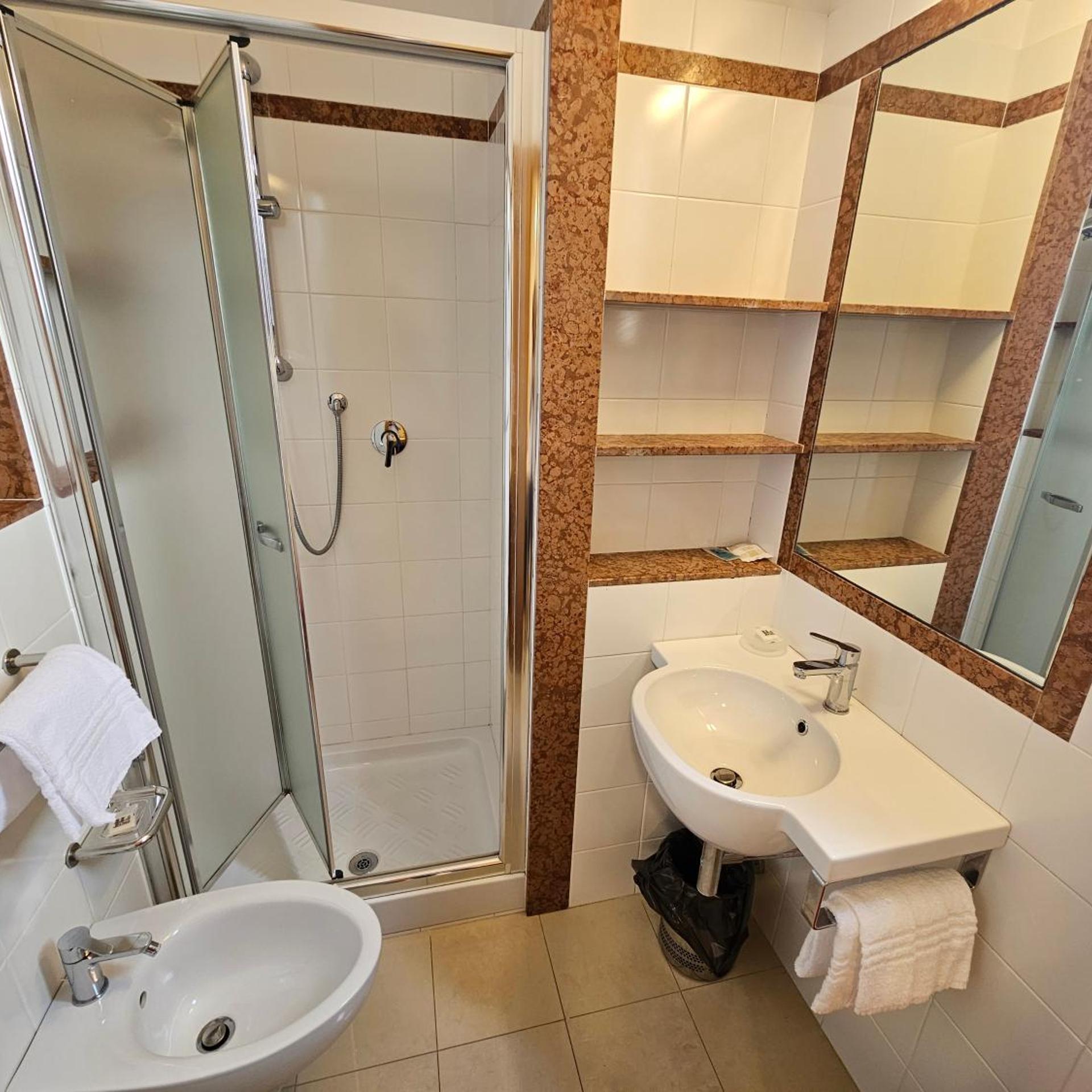 Hotel Fiorella 44/50