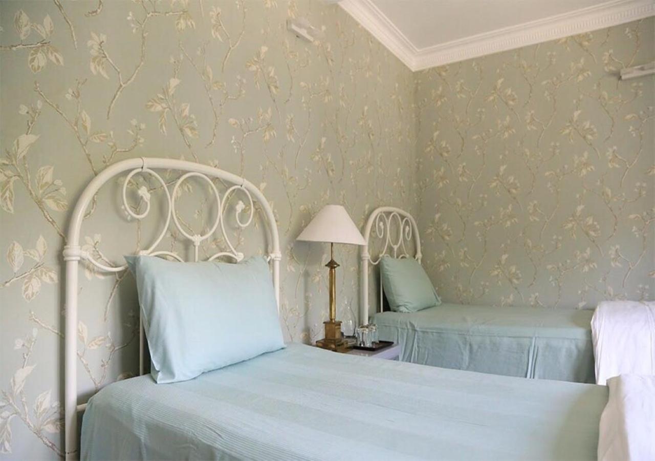 Deluxe, Twin Beds