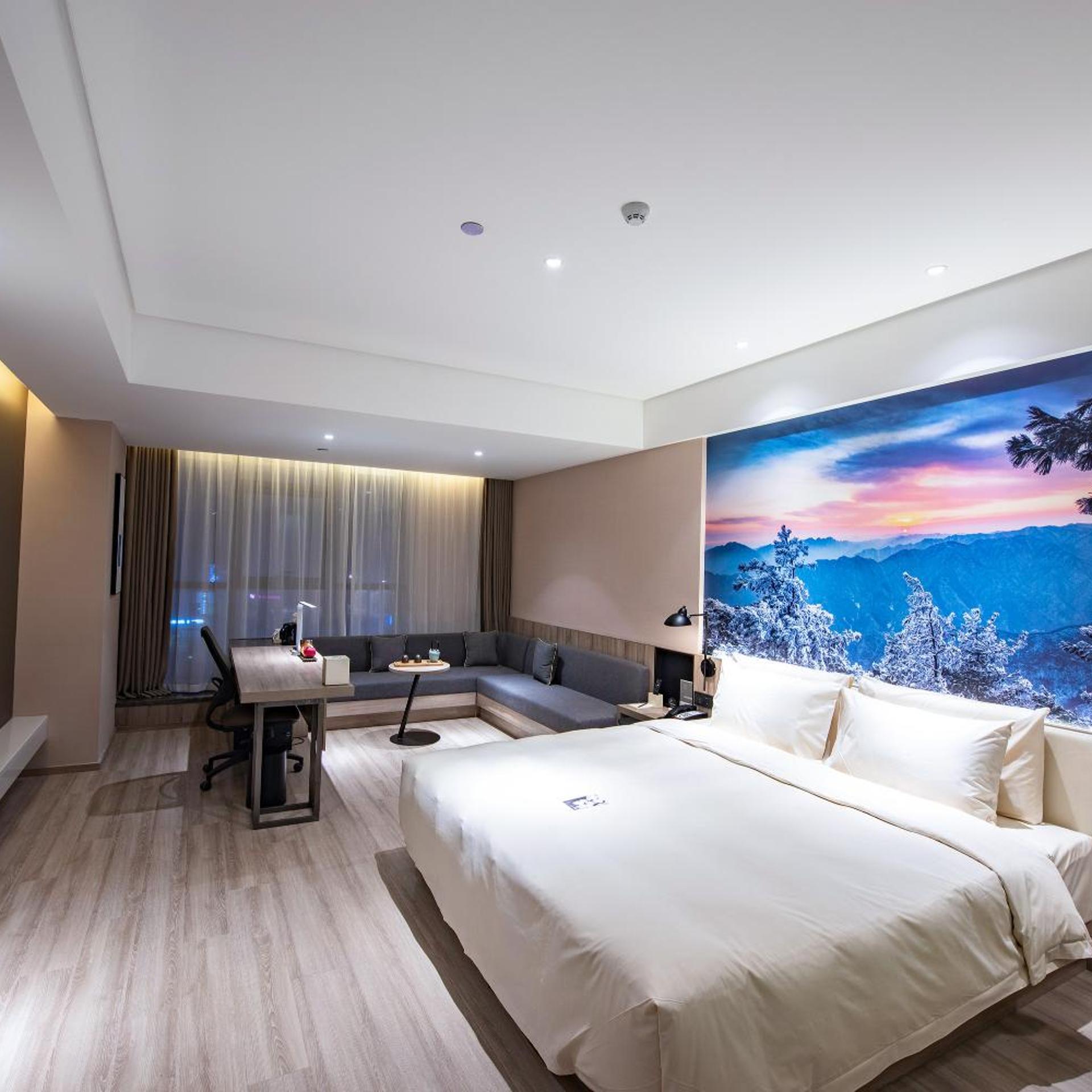 Atour Hotel (Xi an North High-speed Railway Station) 8/43