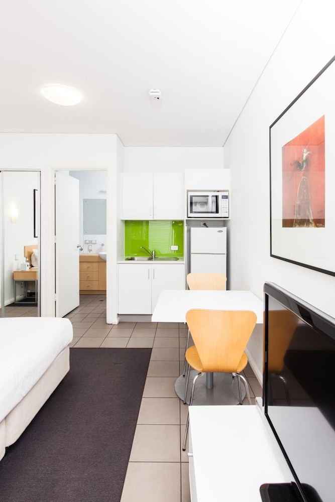 Majestic Oasis Apartments 49/57