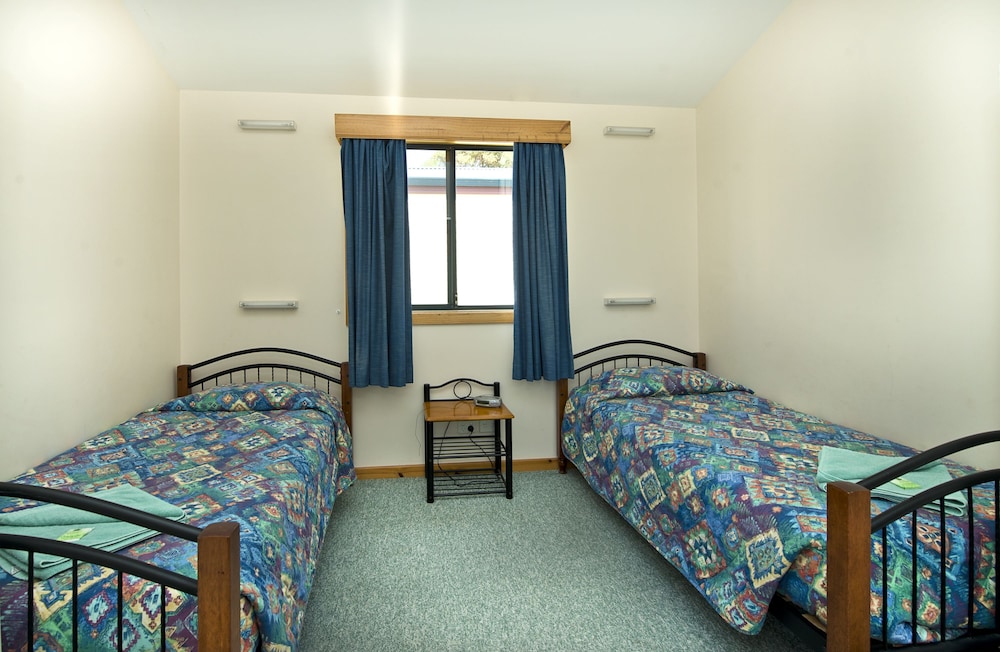 Acclaim Rose Gardens Beachside Holiday Park 30/50