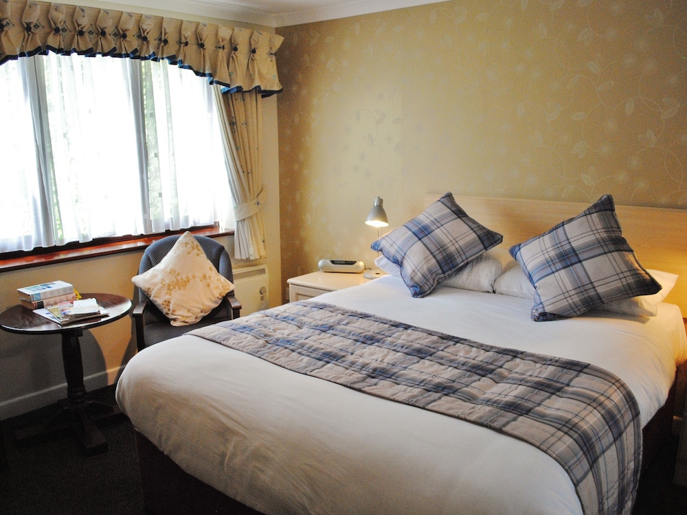Marsham Arms Coaching Inn Hotel 29/65