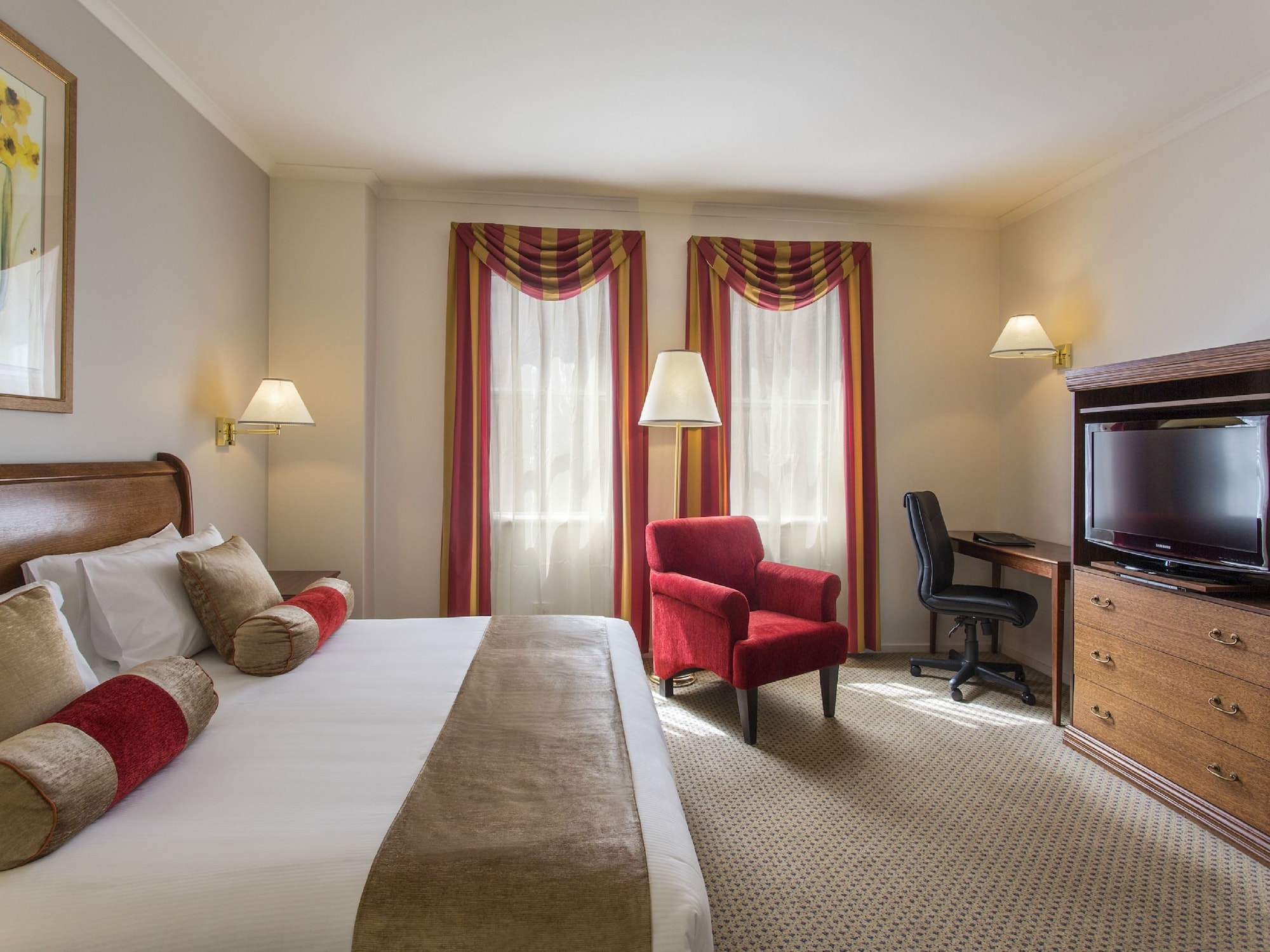 RENOVATED, EXECUTIVE, KING BED