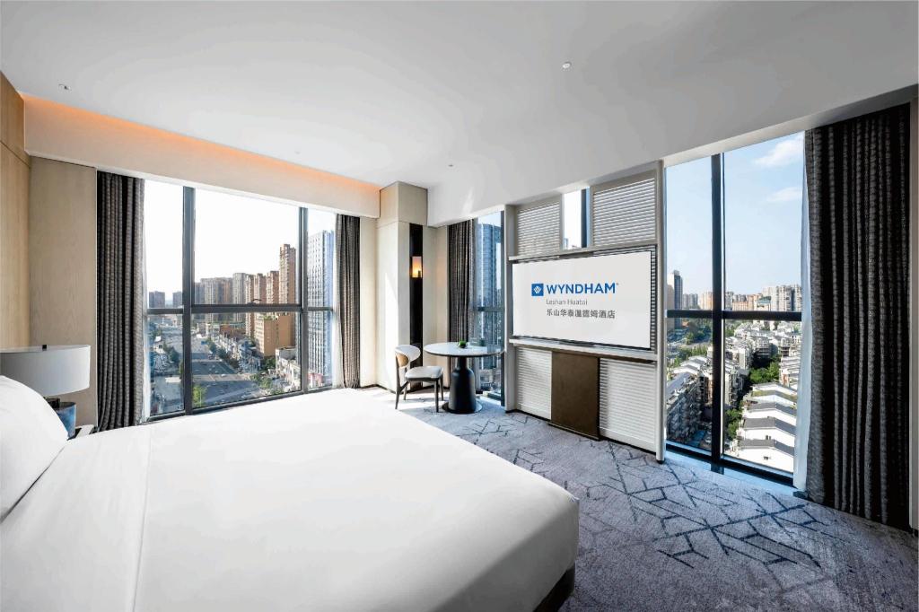 City, King Bed