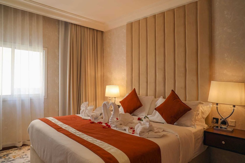 DELUXE, TWIN BEDS