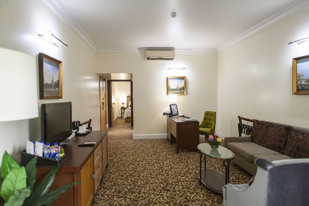 Royal Park Residence Hotel 49/75