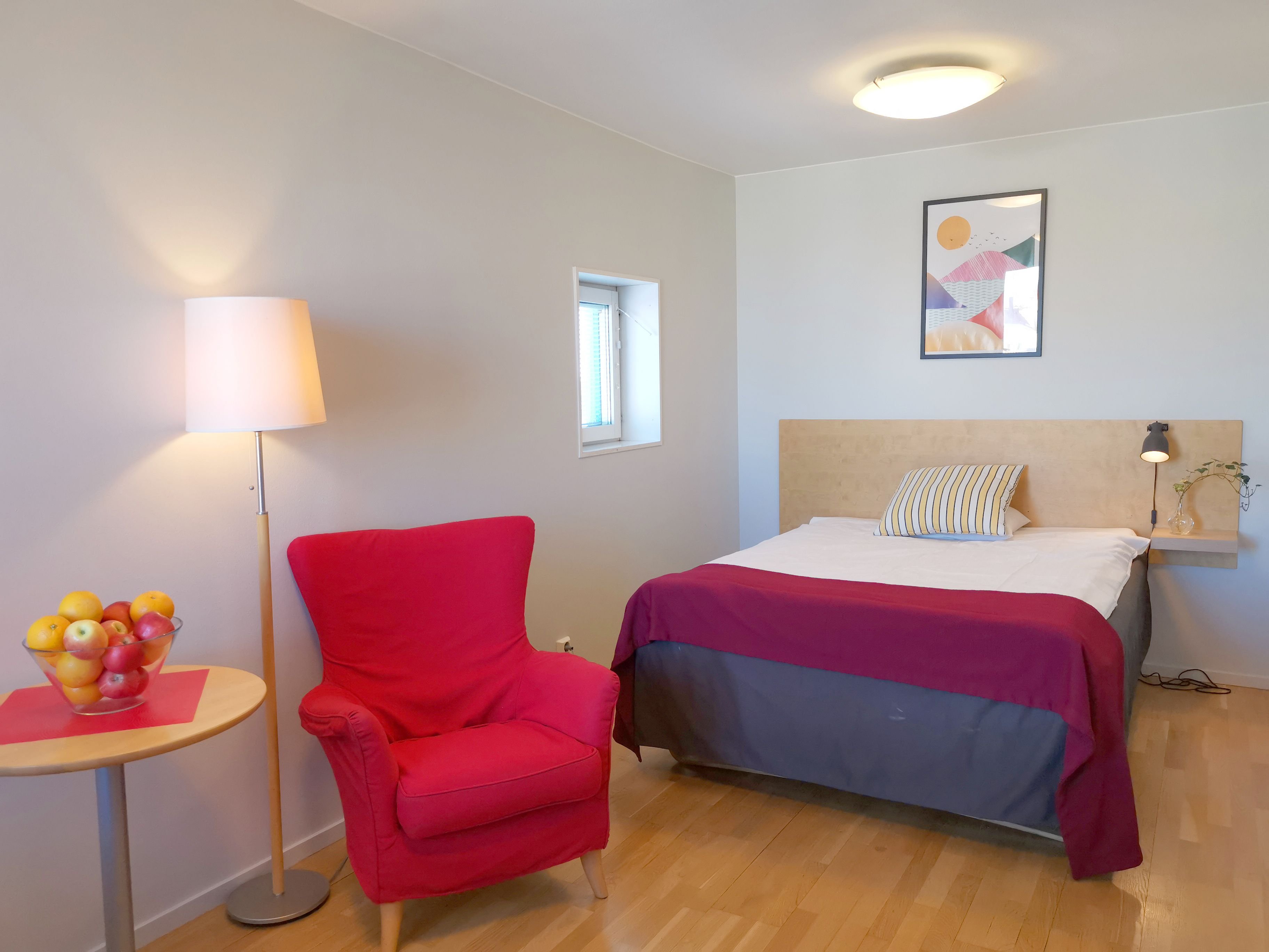 STUDIO, QUEEN BED