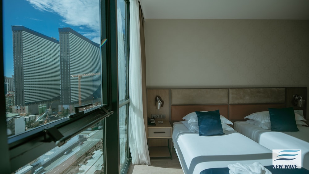 New Wave Hotel 27/48