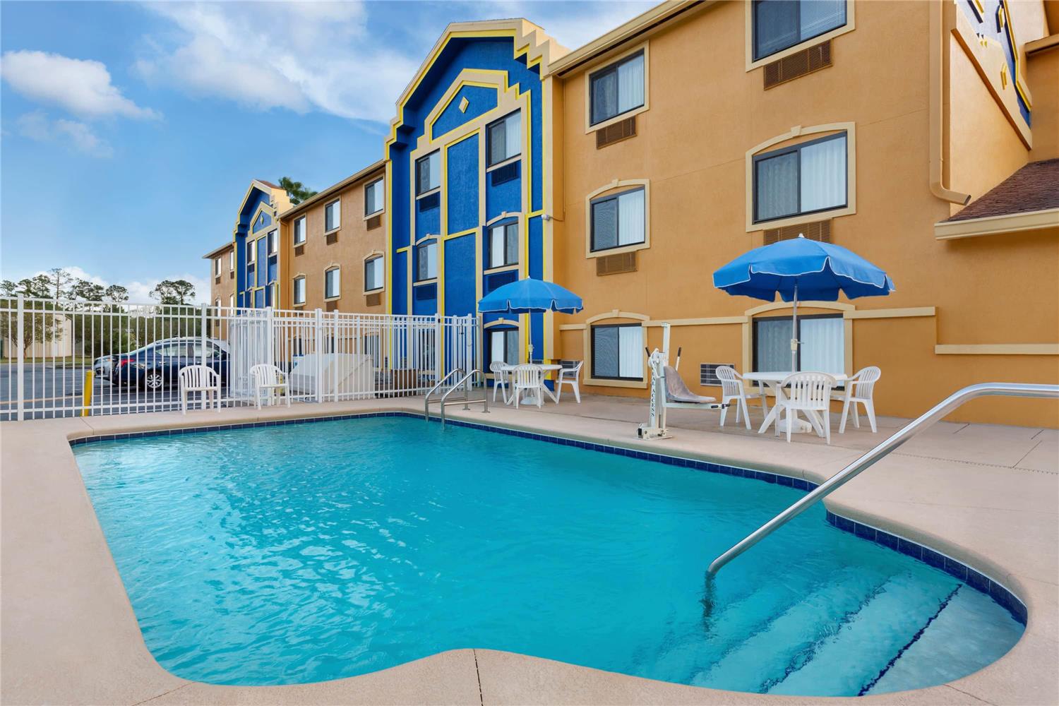 Days Inn by Wyndham Orange Park/Jacksonville 3/18