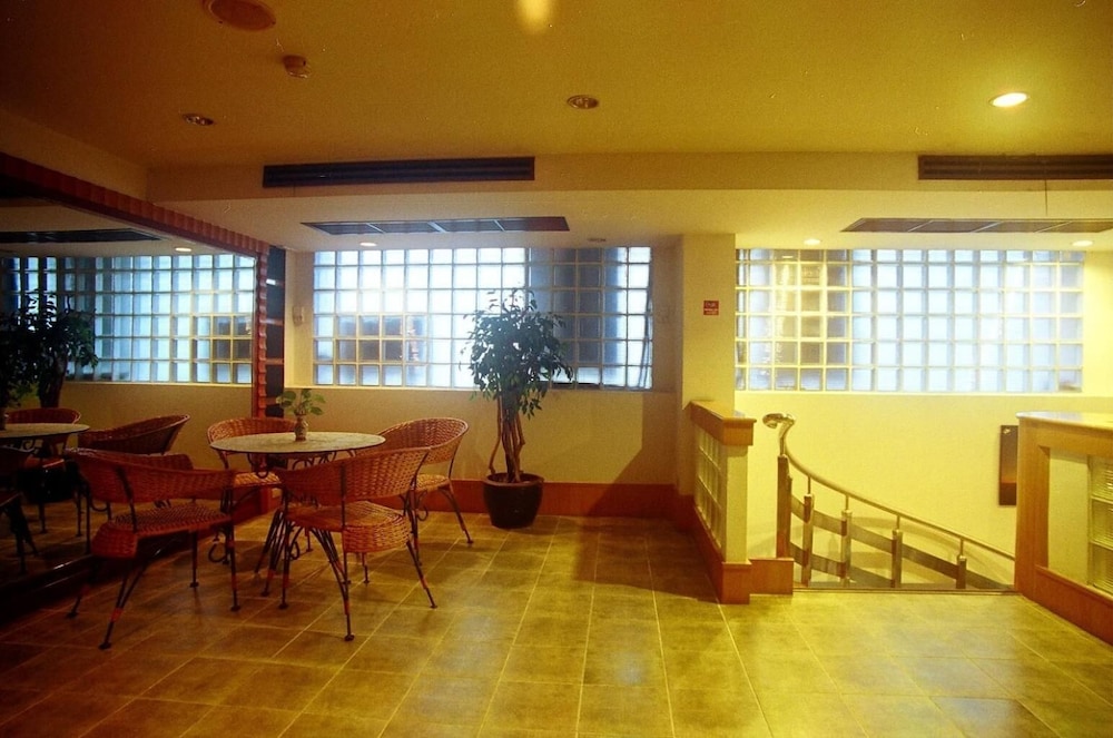 Ebina House 51/60