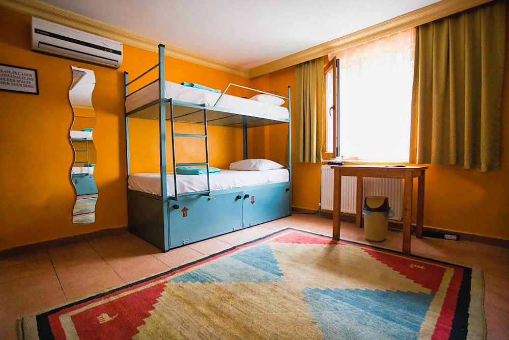 Agora Guesthouse & Hostel 26/70