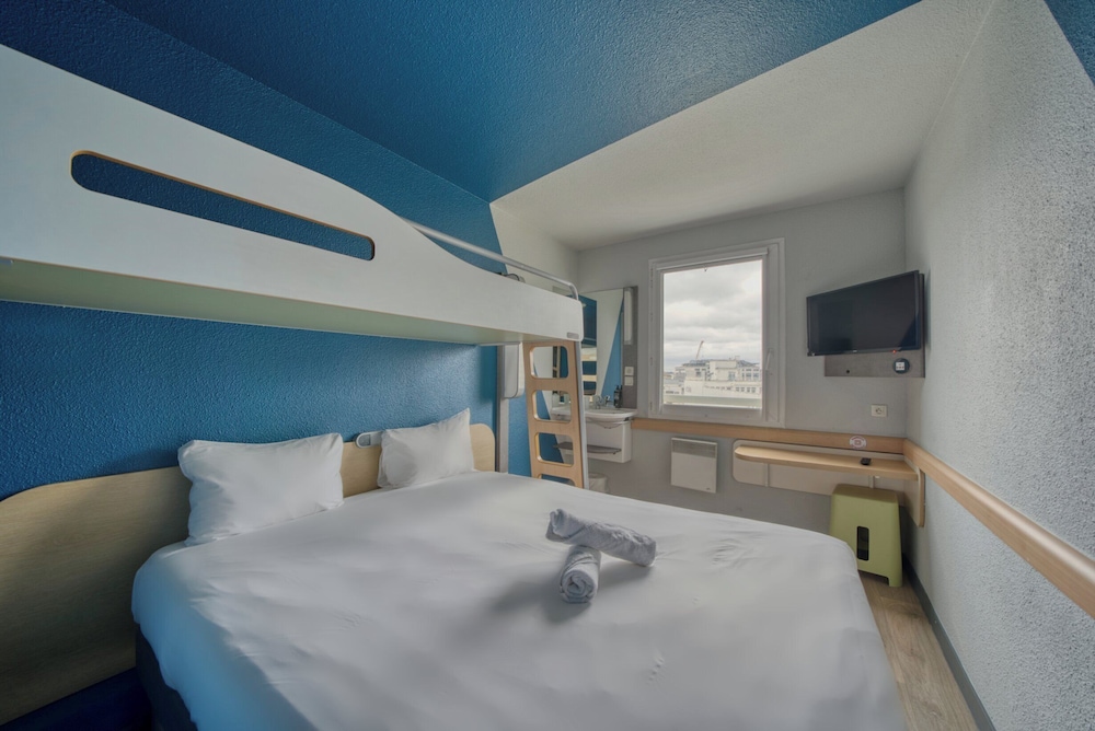 ROOM, DOUBLE BED