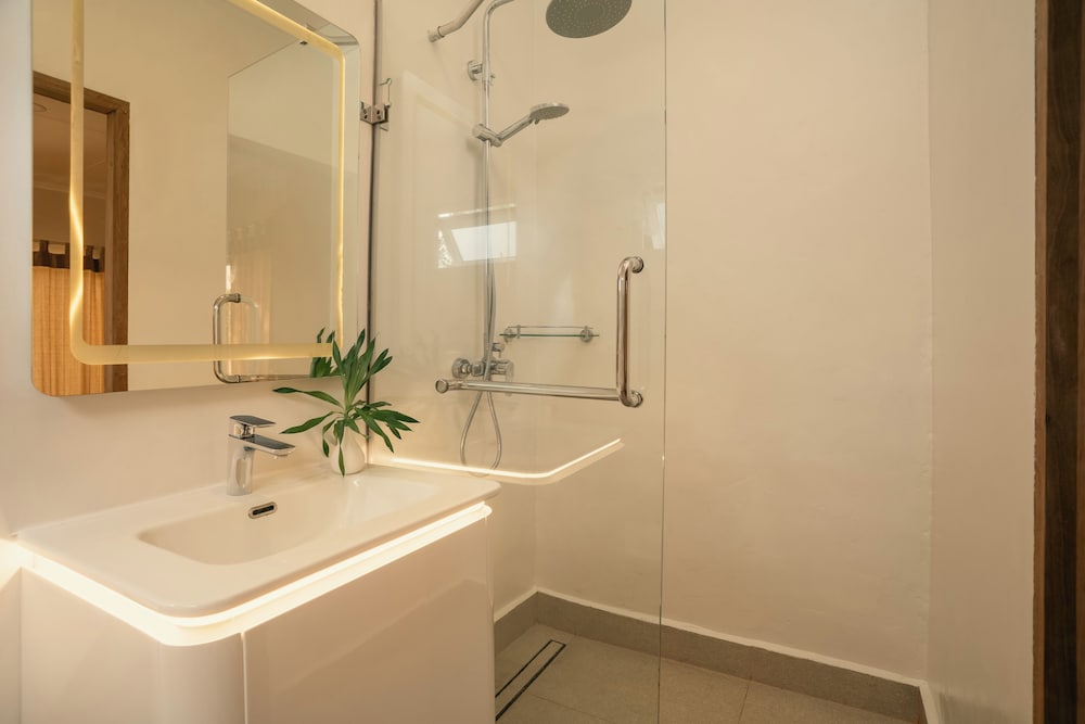 Beau Vallon Bungalows 47/50