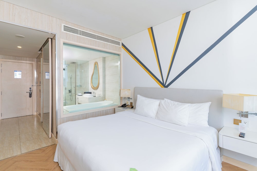 غرفة ملكية غراند بسرير كينج، DIAMOND BAY HOTEL 3/10