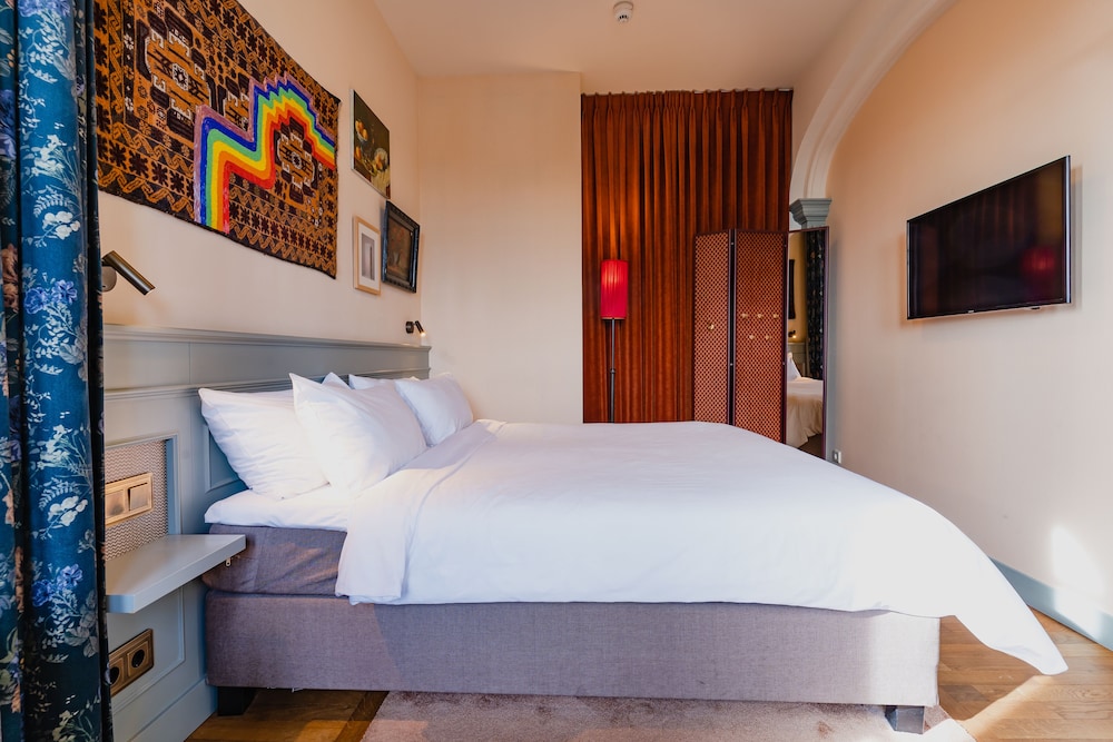 HONEYMOON, SUITE