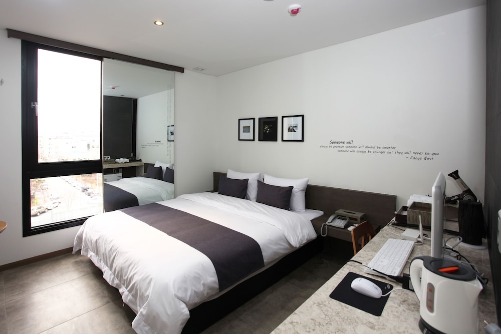 S Hotel 14/44