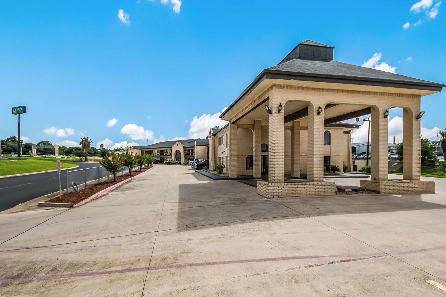 Quality Inn Near Medical Center 17/19