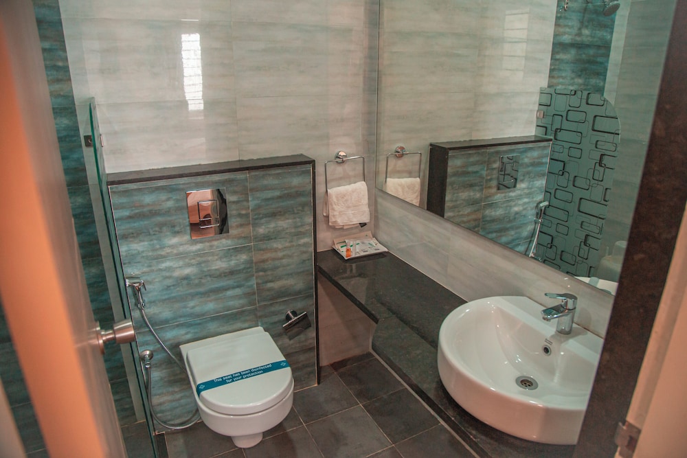 The Avenue Suites 48/49