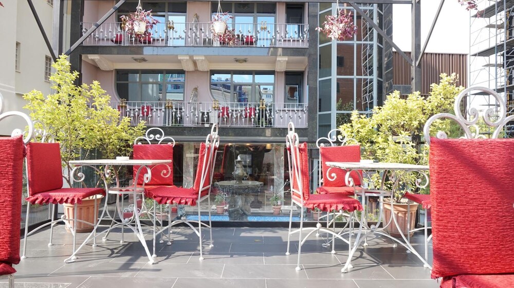 ELYSEE HOTEL 25/33