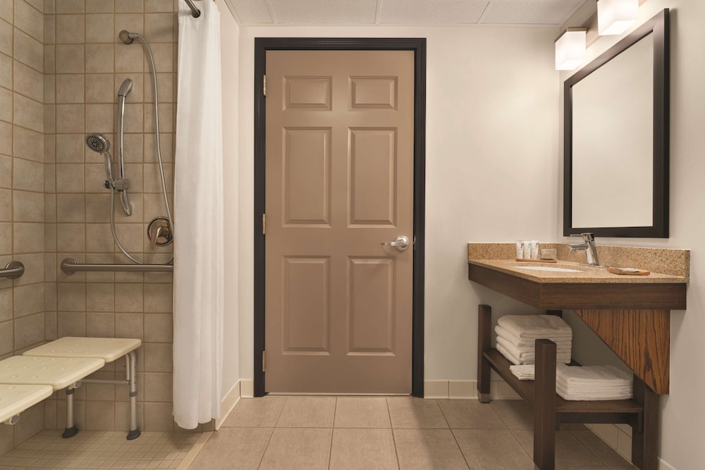 Country Inn & Suites By Radisson Grand Rapids East Mi 12/46