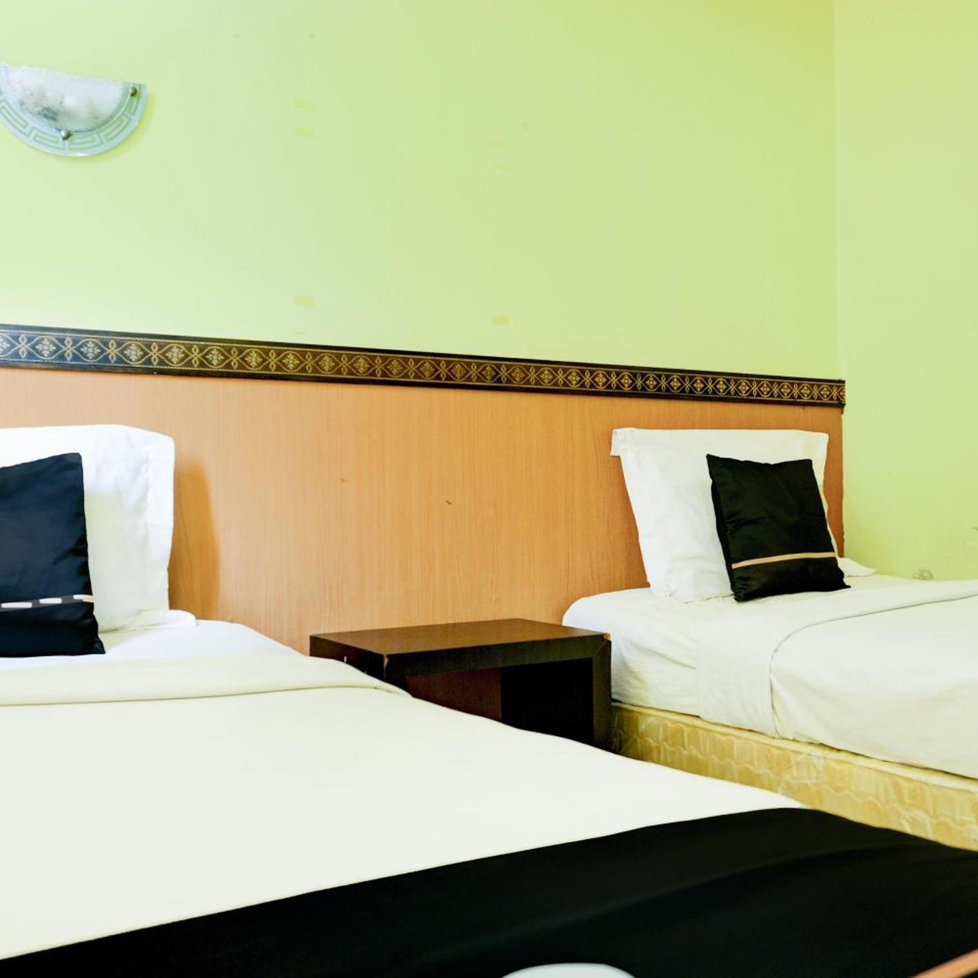 غرفة قياسية بسريرين منفصلين، OYO 2255 Hotel Aifih 2/9
