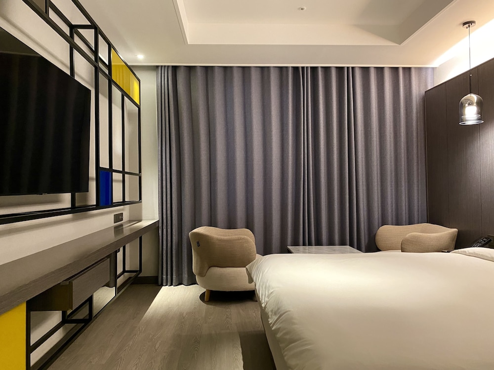 Hotel Avenue 10/35