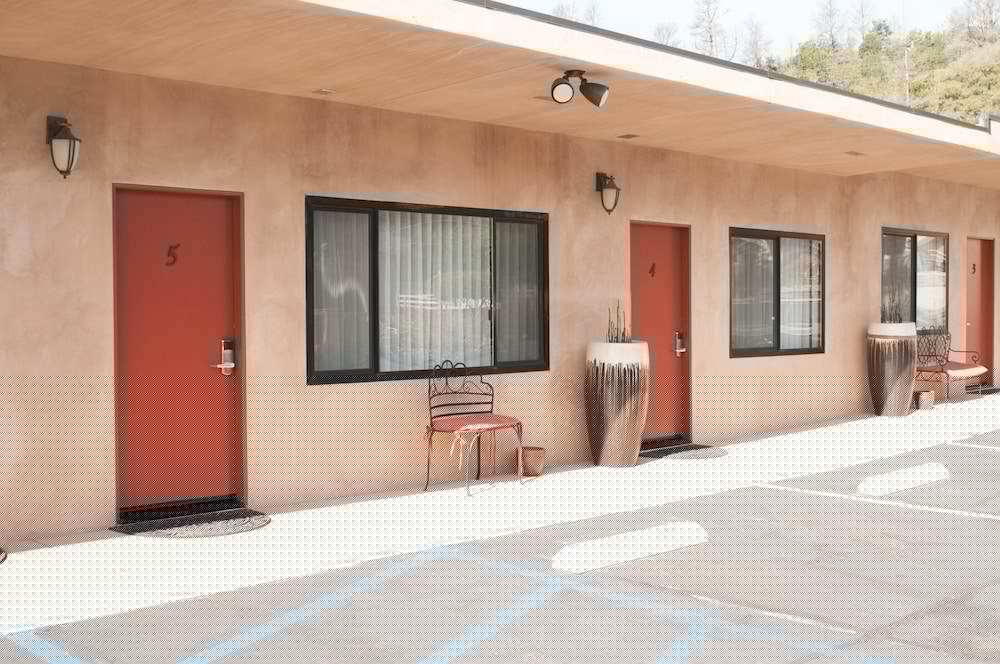 Cambria Palms Motel 6/27
