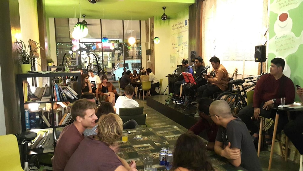 PODs The Backpackers Home & Cafe 42/50