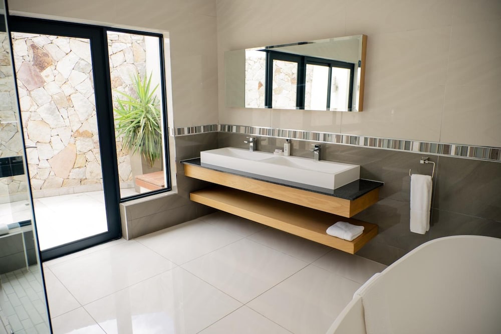 Africanos Country Estate 44/46
