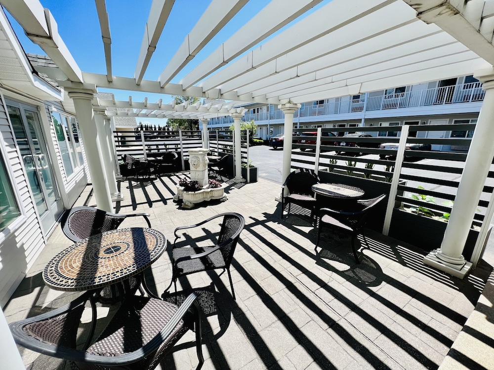Court Plaza Inn & Suites 49/64