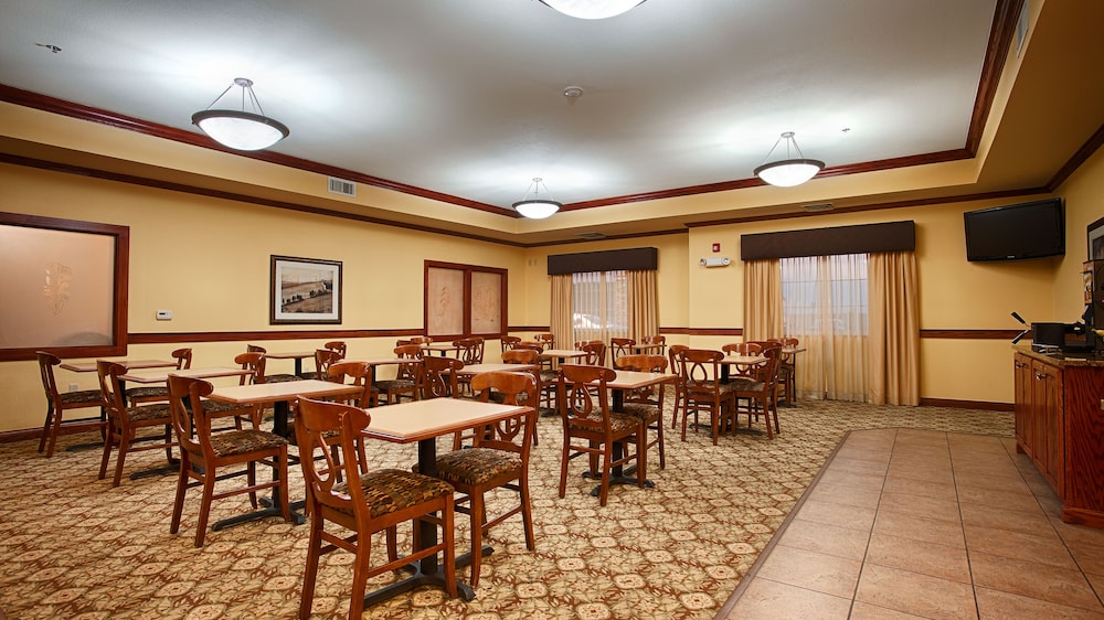 Best Western Plus Butterfield Inn 38/44