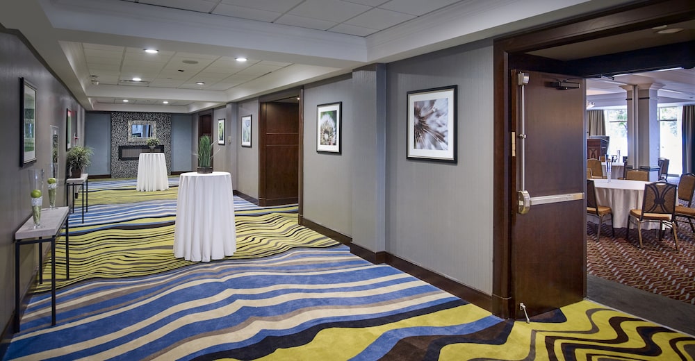 Waterfront Hotel Downtown Burlington 12/42