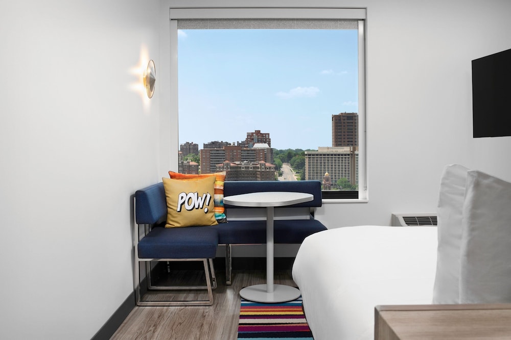 Aloft Kansas City Country Club Plaza 27/32