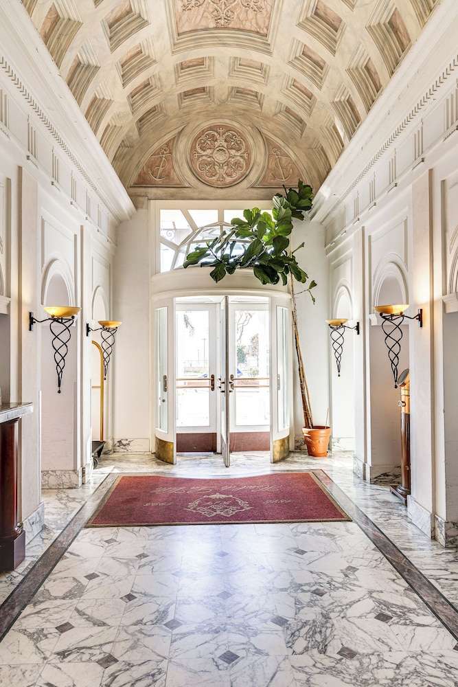 Hotel de La Ville 36/64