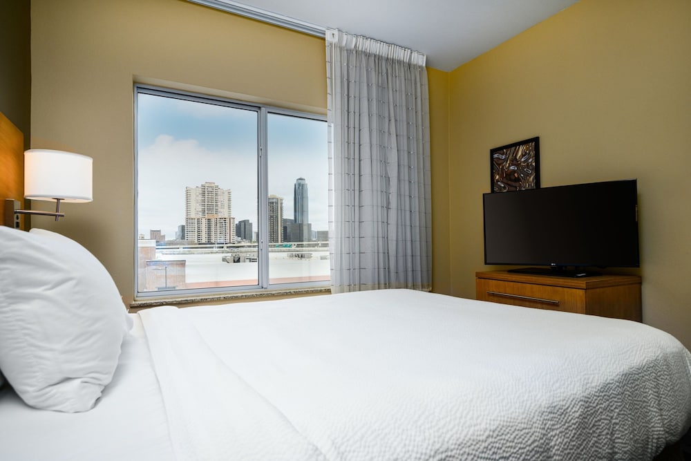 1 BEDROOM, SUITE