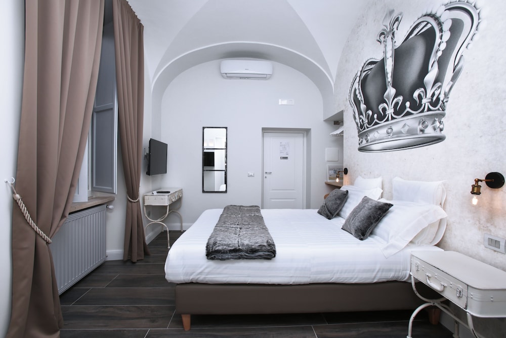 Trevi Contemporary Suite 11/42