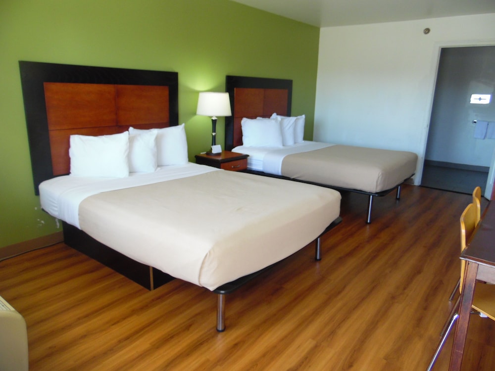 Motel6 Ennis, TX 29/66