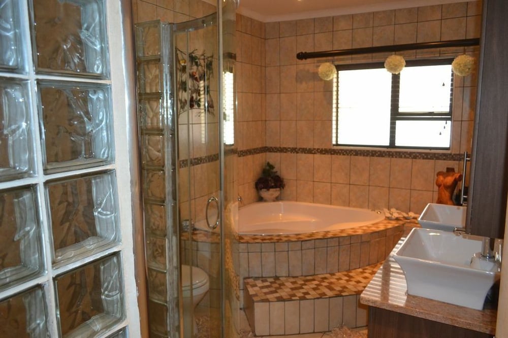 Ikhanda Guesthouse 9/17