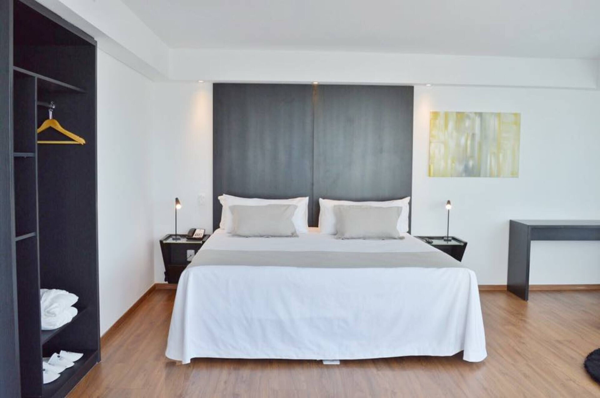 DELUXE, DOUBLE BED