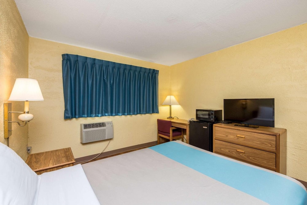 Motel6 Cedar Rapids, IA - Airport 13/57