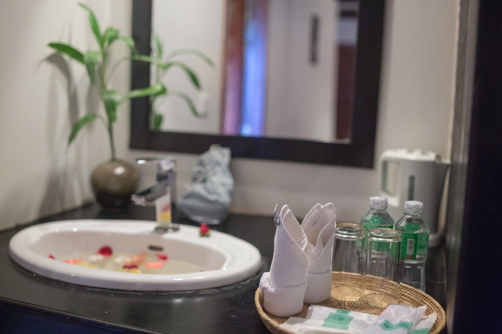 Bunwin Boutique Hotel 36/40